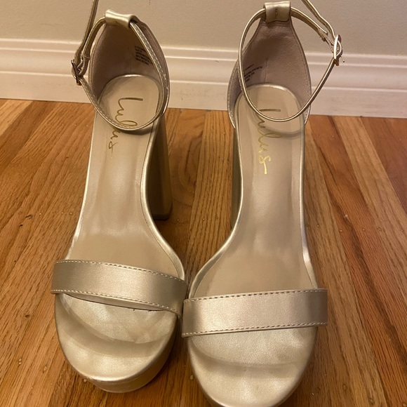 Lulu's Gold Arrabella Platform Pumps - Picture 2 of 4